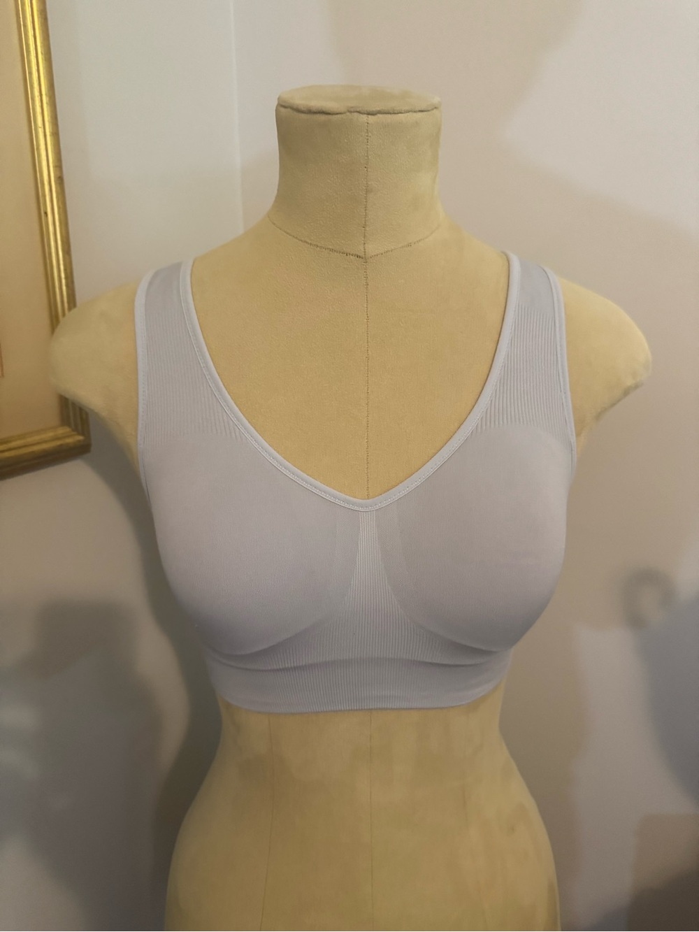 Spanx Seamless Wireless Reversible Bralette in Cloud/Creme size Small